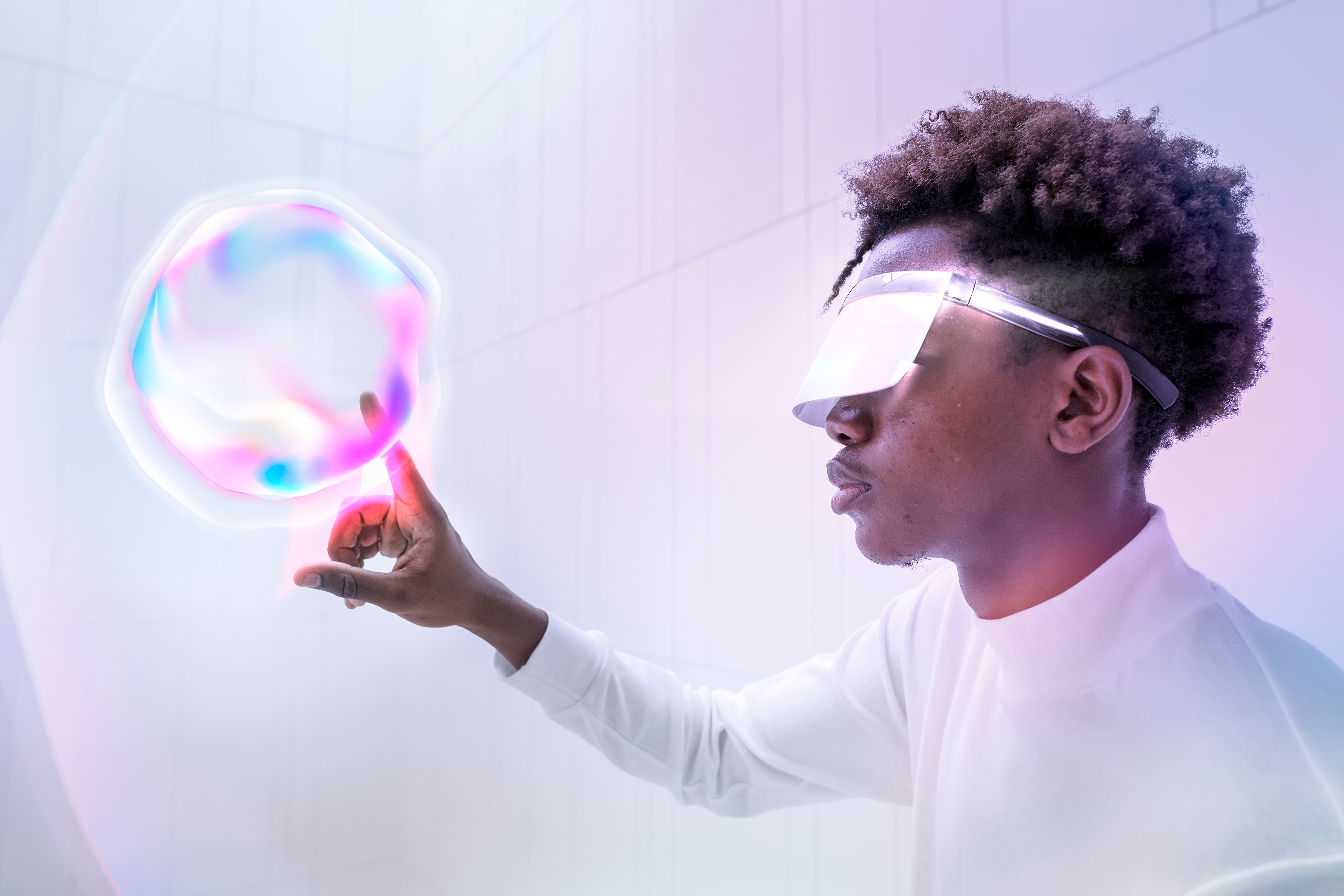 <a href="https://www.magnific.com/nl/vrije-photo/virtuele-assistent-technologiecirkel-met-zwarte-man-met-behulp-van-transparante-digitale-remix-op-scherm_17122799.htm">Afbeelding van rawpixel.com op Magnific</a>